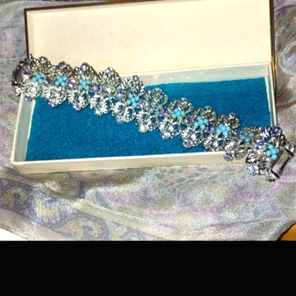 Coro Jeweled Vintage Bracelet - Picture 13 of 16
